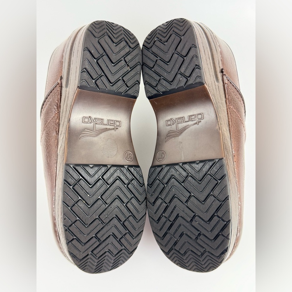 Dansko Women's Brown Leather Professional Clogs, Slip-on, Size 37 (US 6.5) - Picture 10 of 13